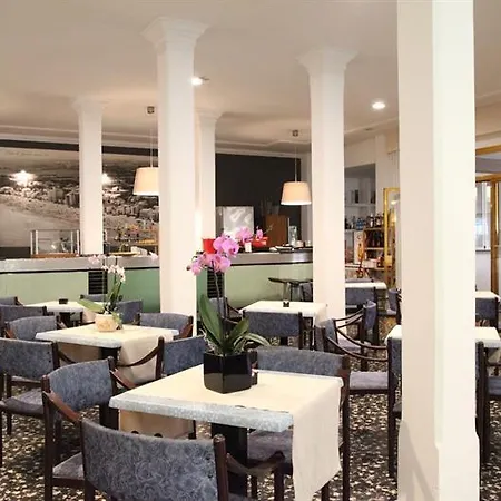 Moderno Лидо-ди-Езоло